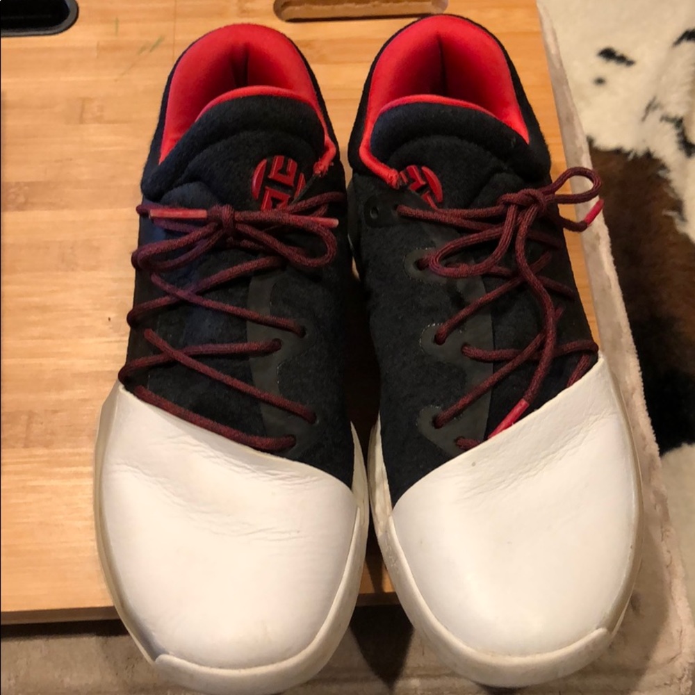 Used good condition boys youth basketball shoes